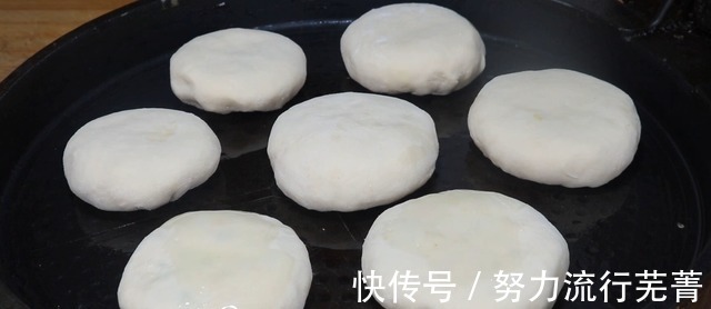 味美|早餐不要再买了,一把豆角加一碗面粉,皮薄馅大,味美又营养!