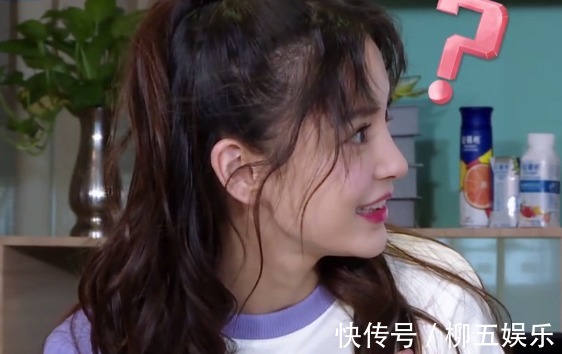 baby的牙齿上沾满口红，只有郑恺一人提醒，谁注意到宋雨琦在干嘛