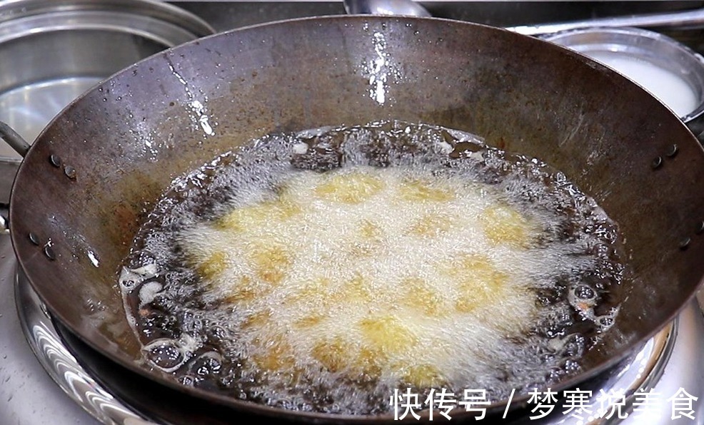 肉丸子好吃有诀窍,厨师长教你饭店秘制做法,香糯Q弹,久煮不散!