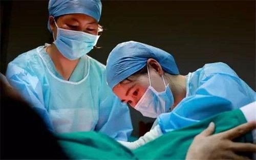 怀孕|9个月孕妈突然腹痛去世，婆婆坚持“剖腹取子”，结果让医生震惊