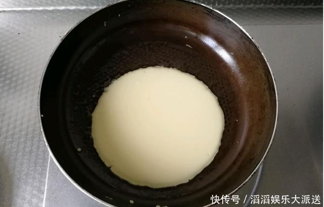  教你做|早餐别出去买了，教你做简单方便的鸡蛋饼，香软美味，家人都喜欢