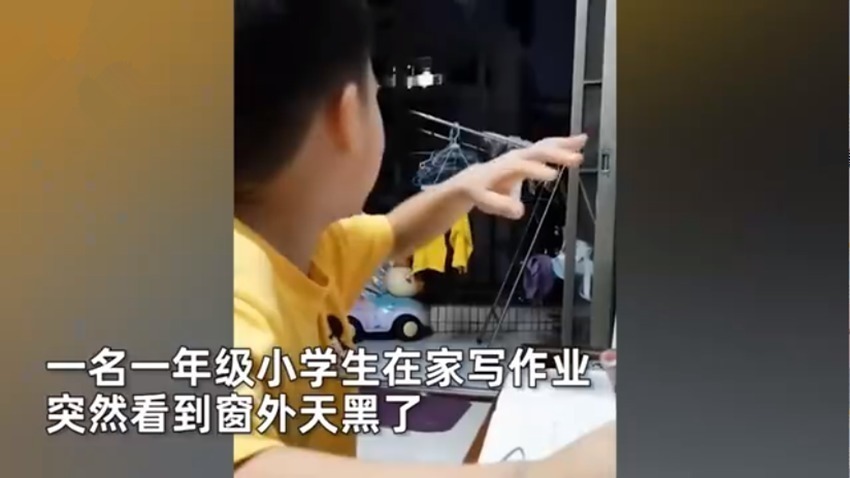 作业|小朋友写作业写到“崩溃”,看着天黑的窗外哭喊太阳都快升起了