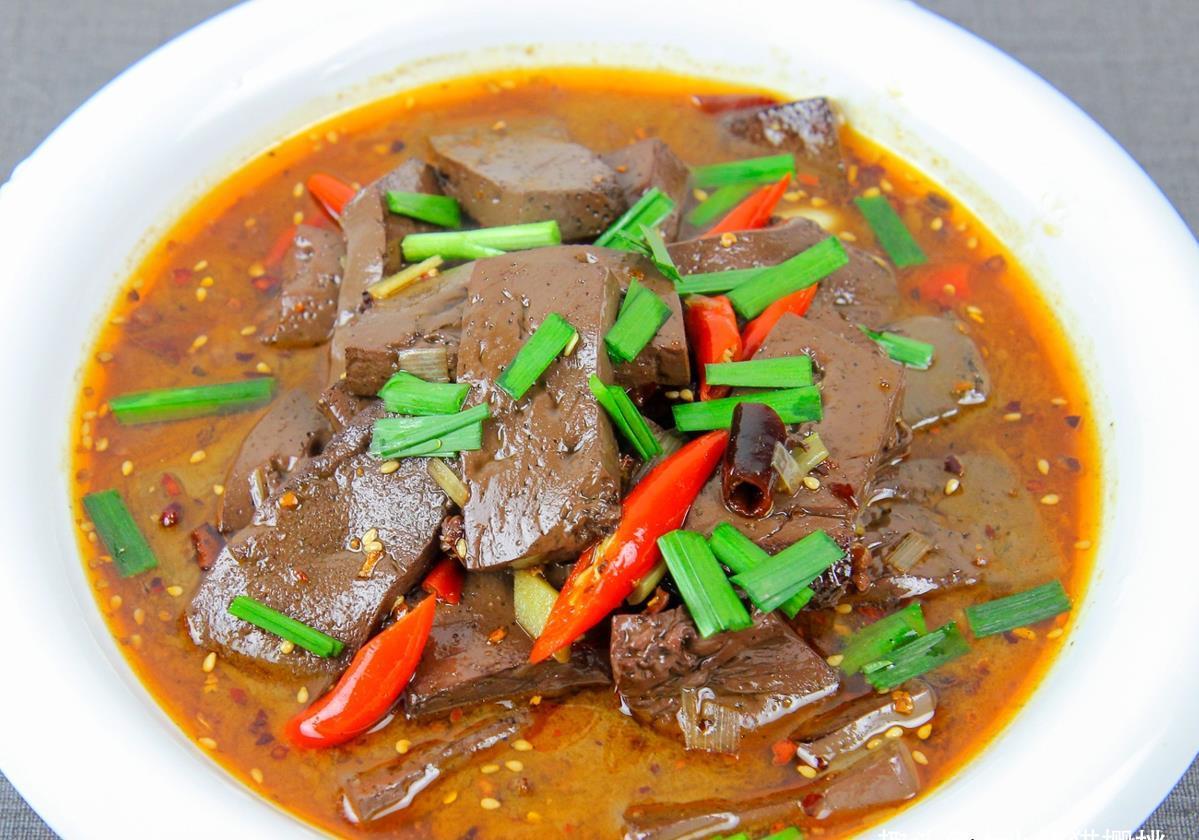 下雨天|下雨天与麻辣最配!回家来一盘麻辣鸭血,吃完瞬间热血沸腾