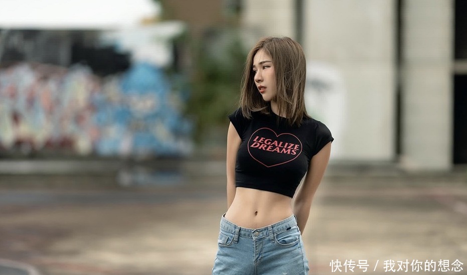  小姐姐|“鱼人腰”的美女，美的洒脱！