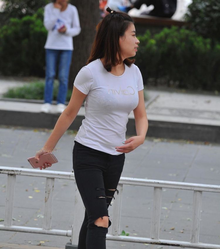 写意|成熟女人韵味十足,努力的眼神书写气质,拼搏的步伐写意魅力