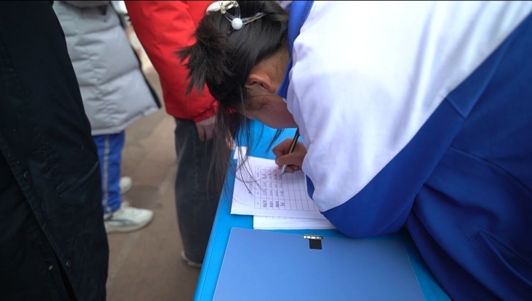 巾帼舞金龙 龙狮聚雅砻丨山南市东辉中学组建新一批舞龙舞狮队
