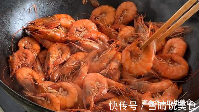 水煮大虾时,有人用冷水,有人用热水,全不对!教你最正确做法