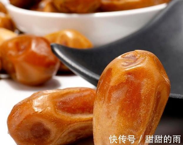 气色|建议退休老人,不管钱多钱少,花生瓜子少吃,常吃这些,腰腿有劲气色好