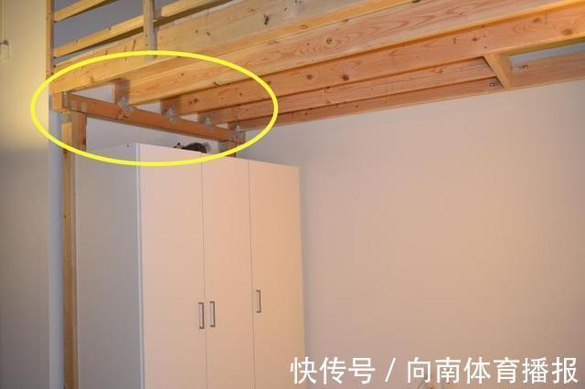 上下铺|卧室不足5㎡大，抬高1米7打造loft结构床，半空中睡觉下面能储物