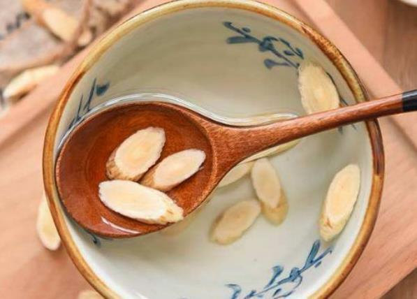 气血|黄芪水虽然补气养血,3种情况下不能喝黄芪,相当于种下“恶果”