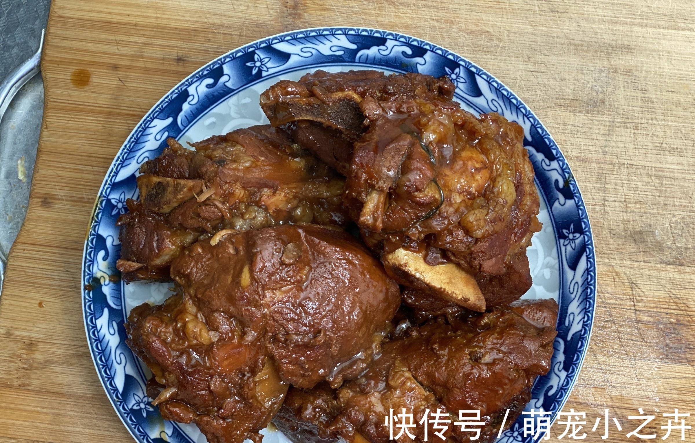 排骨|秋天，遇到这肉要多吃，比排骨便宜，比牛羊肉香，炖一锅太馋人