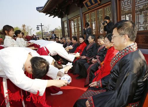 名老中医@南方医科大学举行“名老中医传承班”拜师仪式