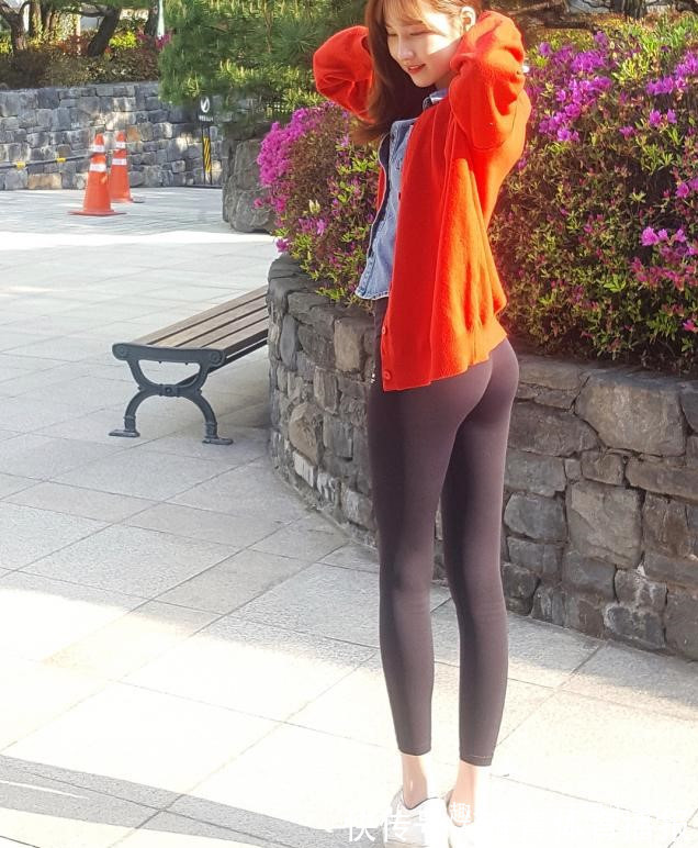 简约 打底裤的穿搭充满自信美,感觉自己与众不同