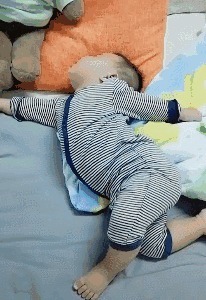 |搞笑GIF段子:初次带女朋友回家,这吃相有点吓坏家人啊