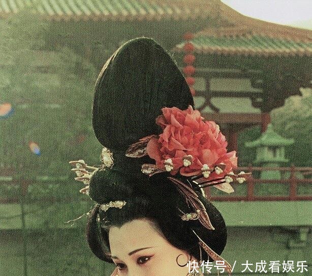 牡丹花|“人间牡丹花”林芳兵增肥50斤,神还原140斤丰腴美杨贵妃