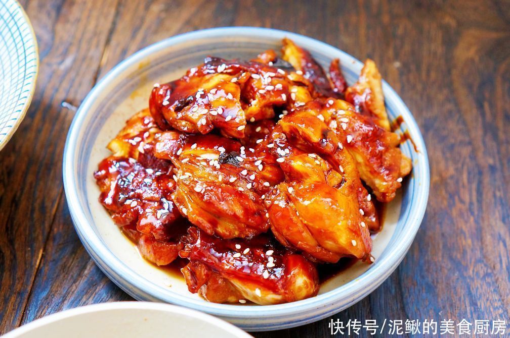 母子二人的晚餐，荤素搭配，味道好又实惠，网友：一看就是亲妈