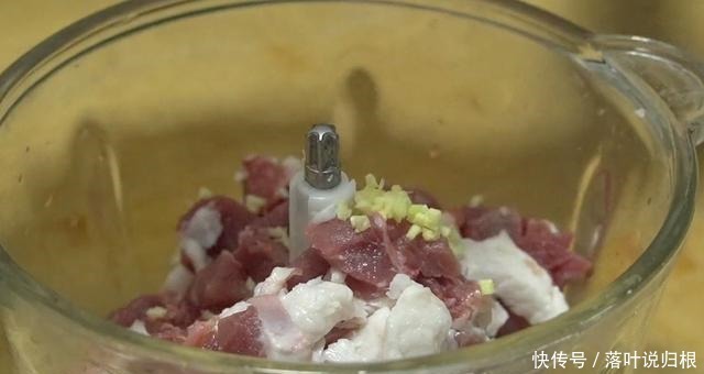 香菇|孩子超爱吃的酱肉包子，个个皮软馅大，酱香浓郁，鲜嫩多汁，解馋