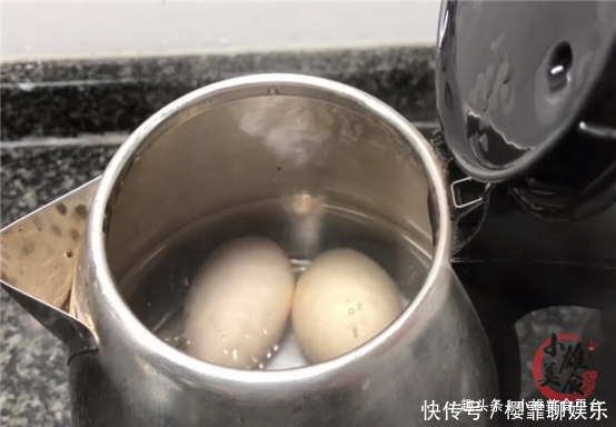 神奇|今天才知道,把两个鸡蛋扔进电水壶里,真的太神奇,不懂可惜了