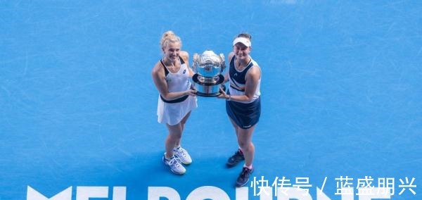 颁奖仪式|澳网女双决赛克赖奇科娃西尼亚科娃夺冠!
