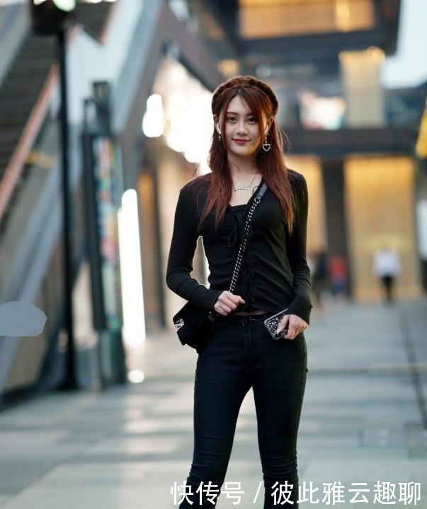 加上|街头美女的另类穿搭,给“长袖”加上系带,故意剪短“裤腿”
