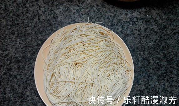 做法|夏天必吃的凉面,做法很简单!Q弹利索有嚼劲,请你一定要试一试