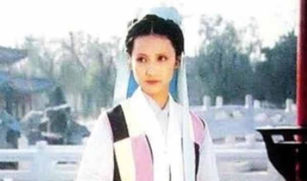 极通|大观园结诗社,众人为什么不请“文墨极通”的妙玉参加