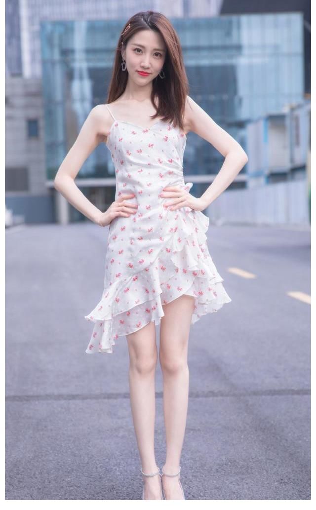 大长腿|30岁的主持人张纯烨,被人称为“美腿女神”,身材纤细无赘肉