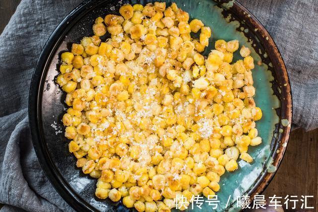 水煮|玉米别再煮着吃,教你做黄金玉米烙,香甜酥脆不松散,孩子特爱吃