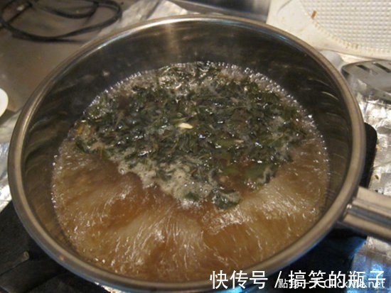 污垢|5分钟让烧焦的锅子变回原状！以后不用再靠蛮力刷锅子了～