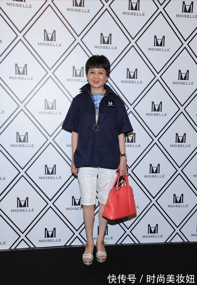 中筒|赌王“四太”真会穿,小香风连衣裙配袜靴,这造型就很有时髦范