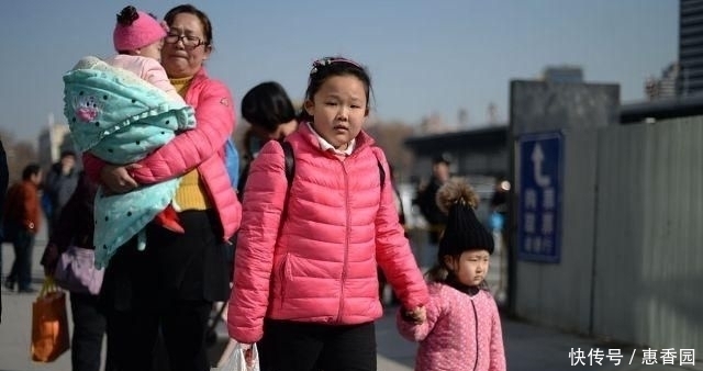 张爸爸|老公喜欢儿子,老婆却生了10个女儿,网友表示:命中注定当岳父