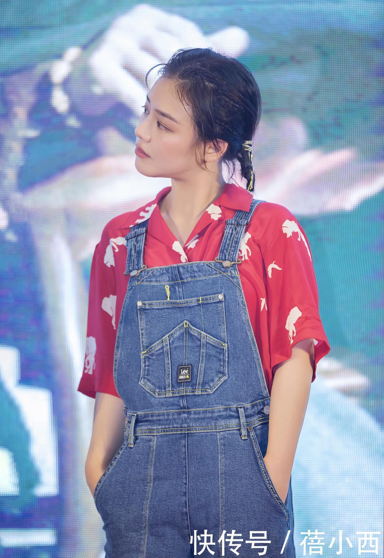 谢杏芳|谢杏芳真是自带超模气场,穿印花衬衫配阔腿裤,退役后气质大不同