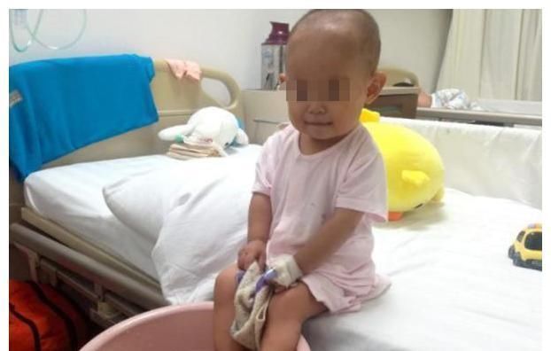 母亲|孩子治病需要25万,宝妈吃一碗面花了25元,丈夫:你好意思吃?