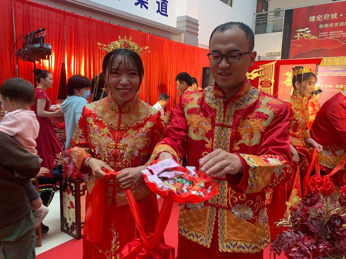 弘扬|排面十足，临海今天的这场集体婚礼超甜！