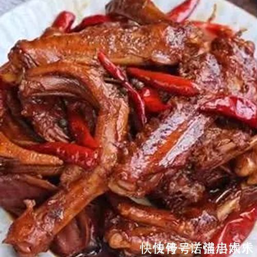  吃一口喷香开胃的菜，搭配米饭，汤汁也不剩，孩子吃益智强体质