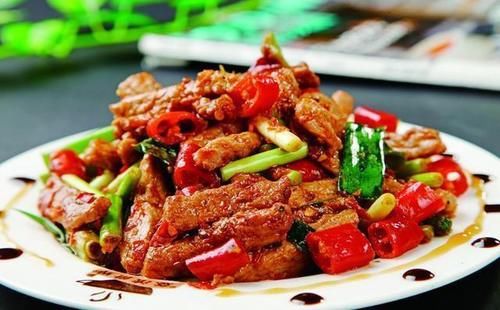 美食精选：香辣牛肉，葱爆羊肉，牛肉炒菜丝，松茸南风肉蒸百叶的做法