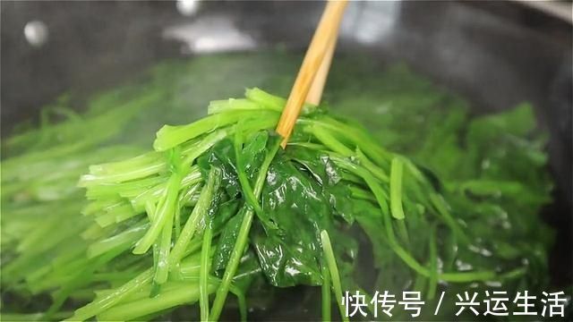 菠菜|入冬了，我们家迷上吃这个，不和面不揉面，皮薄馅大，营养又美味