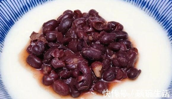 最近迷上吃“它”,无需烤箱,一拌一蒸就出锅,香甜丝滑,真好吃