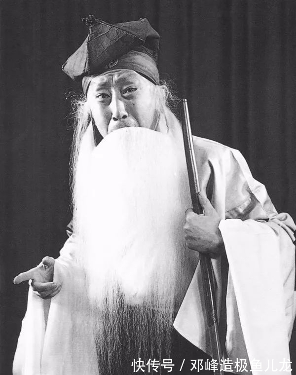 大师@都说建国后就有两个京剧大师梅兰芳和周信芳,这种说法对吗