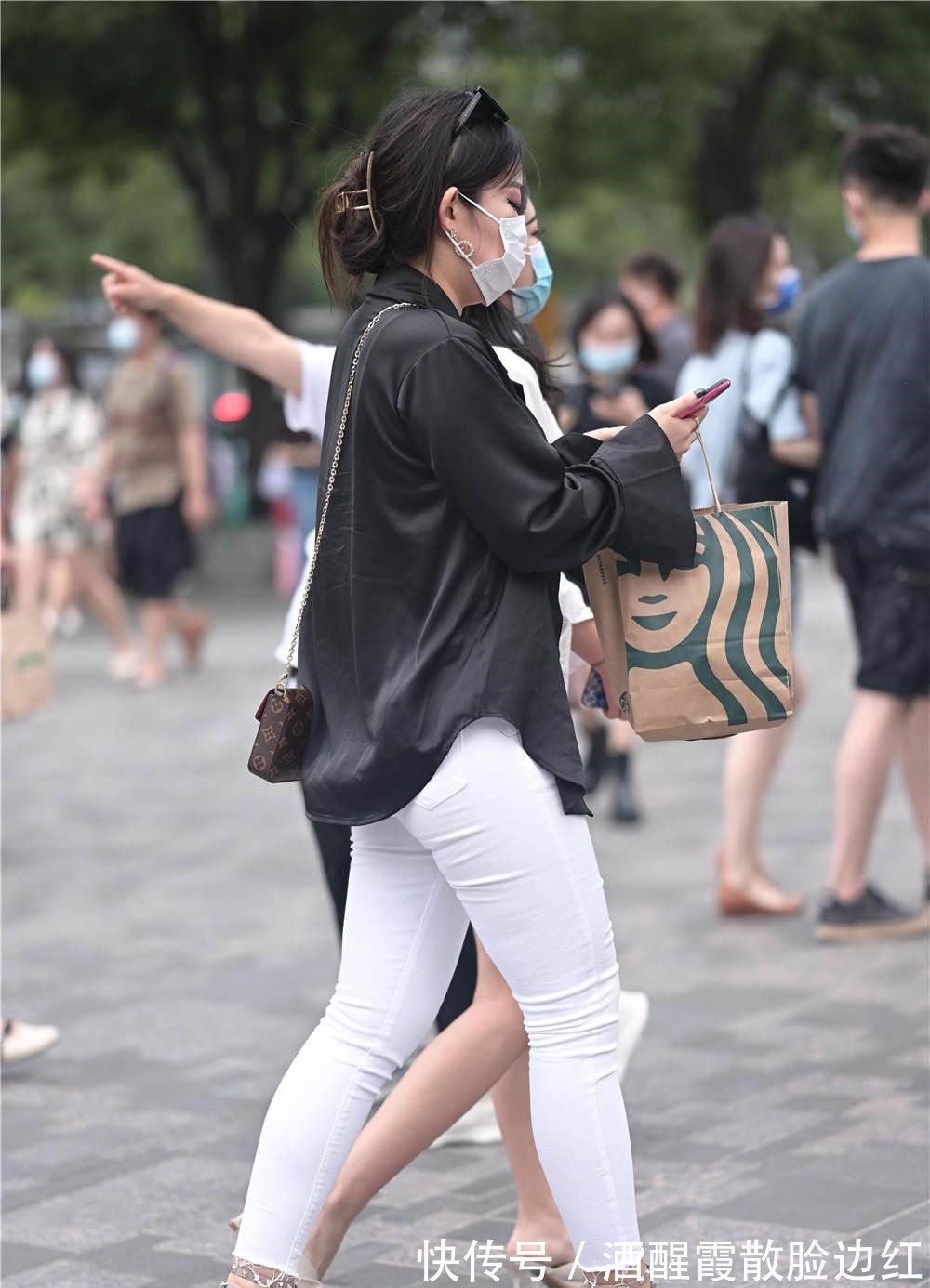 半袖 很多美女都喜欢细跟凉鞋,现在还可以搭配凉鞋,错过了要等一年