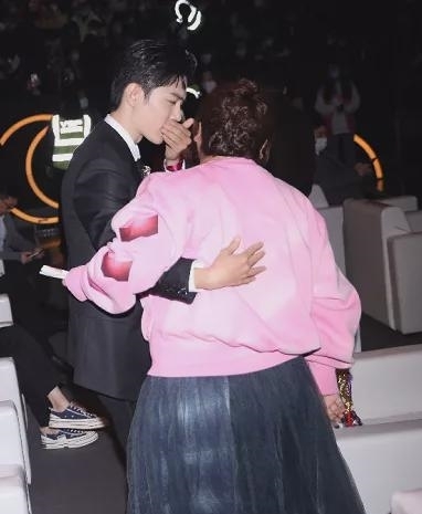 岁岁平安 肖战惊喜出镜《王牌》,感谢出道贵人李宇春,与平台冰释前嫌?