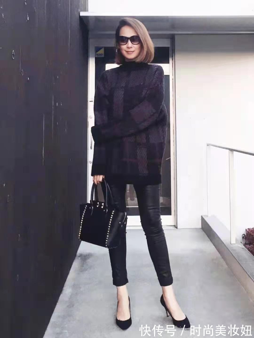 高跟鞋|50岁女人穿衣越简单越高级,秋季毛衣极简搭配,气质又时髦