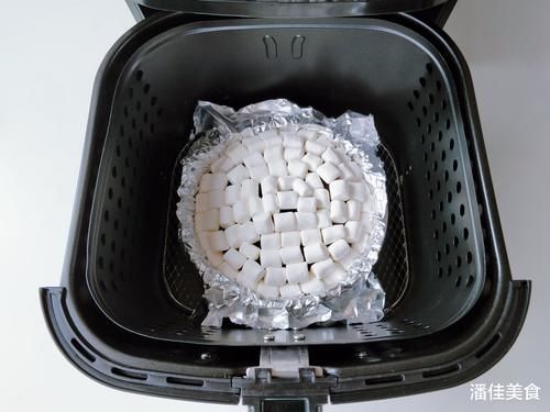  不难|一个巧克力布朗尼蛋糕居然要100块，其实不难，其实自己在家做蛋糕也很简单，真实惠