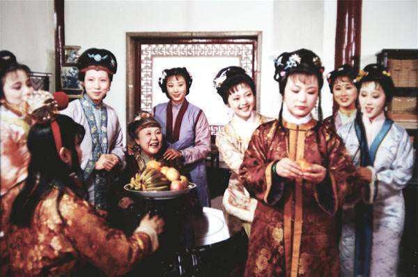  冬衣|红楼梦中的冬日保暖秘籍，是未曾见过的惊喜，是时尚的风向标