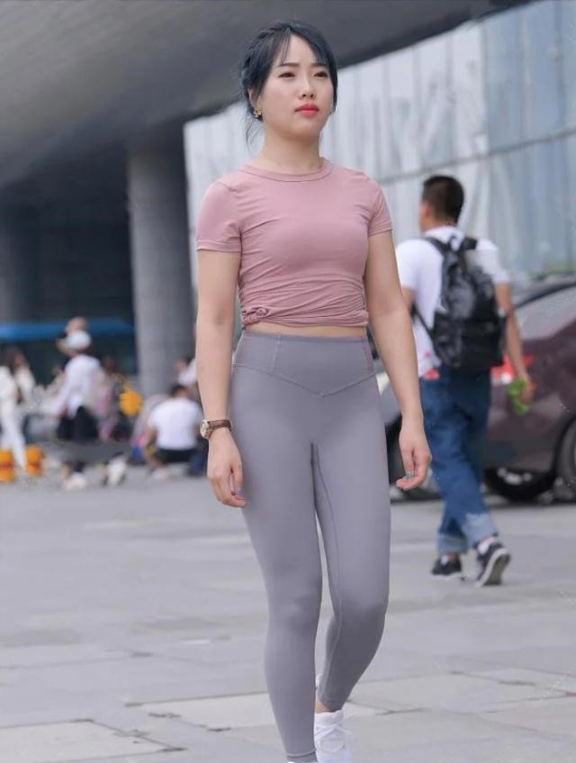 束腰 “大象腿”又何妨无非多注意以下穿搭细节,依旧彰显女人味!