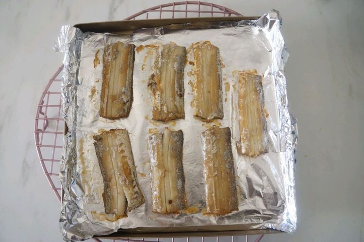 微波炉烤香的带鱼,不再有海腥的味道,却让味蕾品出蔚蓝与辽阔