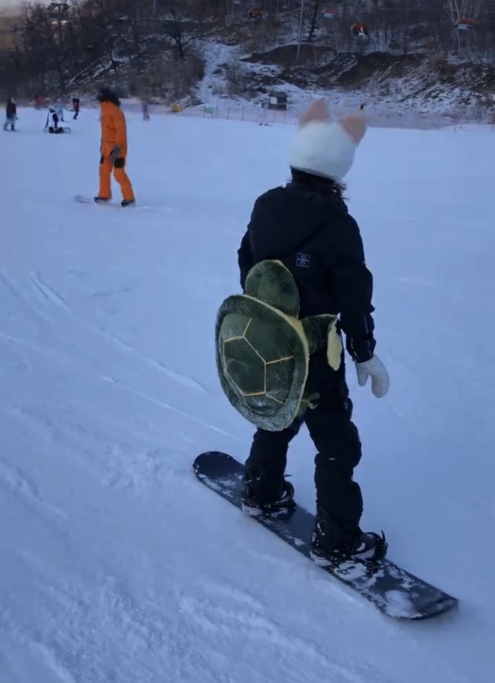 雪服|谷爱凌同款卖疯了！上万起步的滑雪装备你入坑了吗？