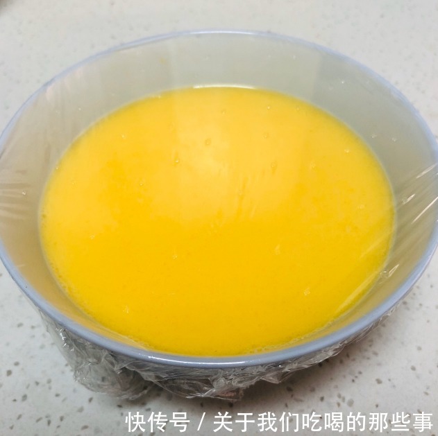 要点|蒸鸡蛋羹不要直接加水，先弄懂3要点，出锅滑嫩鲜美，光滑无气孔