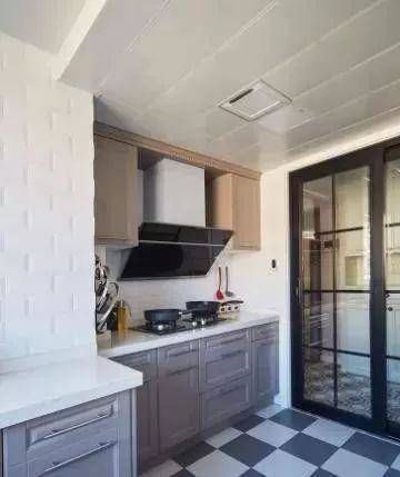 油烟|厨房又不装推拉门,现在流行这款子母门,漂亮大方还隔着油烟呢