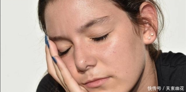 身子|身子湿气重有4大表现,少吃两种水果,湿气不沾身